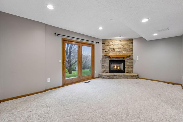 667 Liberty Heights Drive, Chaska, MN 55318