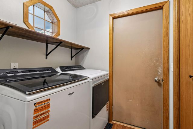 667 Liberty Heights Drive, Chaska, MN 55318