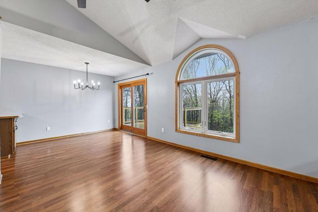 667 Liberty Heights Drive, Chaska, MN 55318