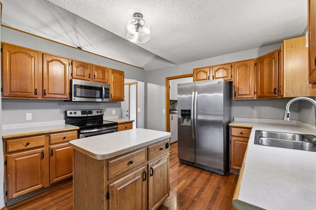 667 Liberty Heights Drive, Chaska, MN 55318