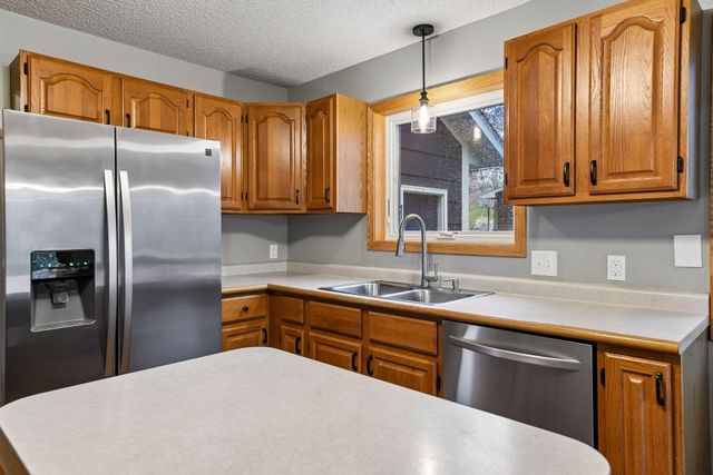 667 Liberty Heights Drive, Chaska, MN 55318