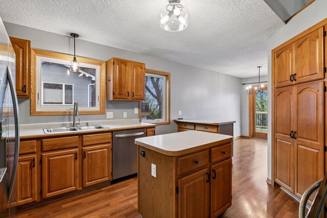 667 Liberty Heights Drive, Chaska, MN 55318