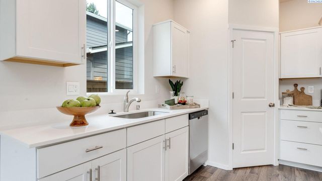 6433 Polar Dr, Pasco, WA 99301