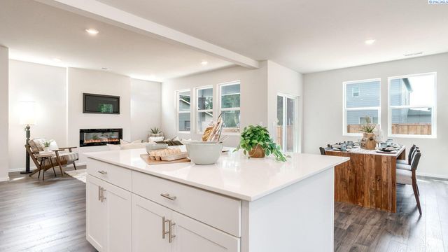 6433 Polar Dr, Pasco, WA 99301