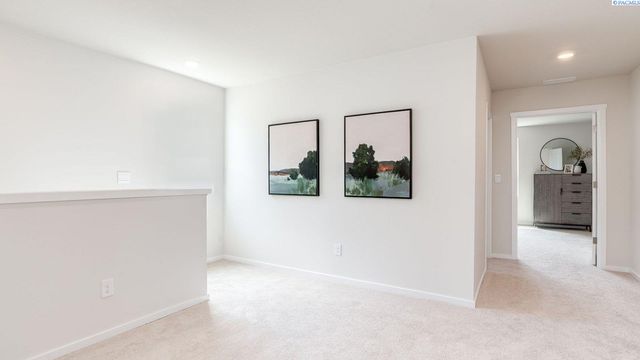 6433 Polar Dr, Pasco, WA 99301