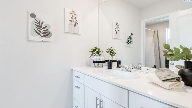 6433 Polar Dr, Pasco, WA 99301