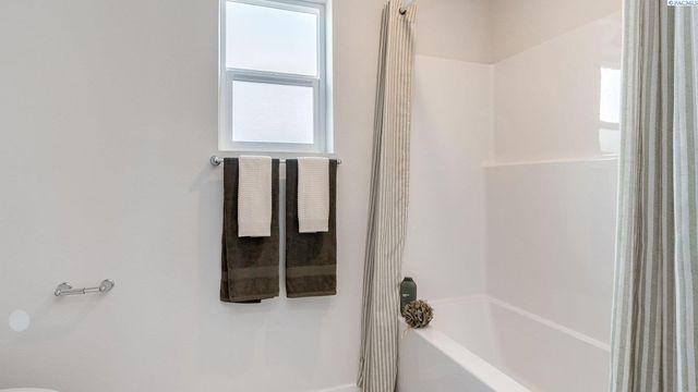 6433 Polar Dr, Pasco, WA 99301