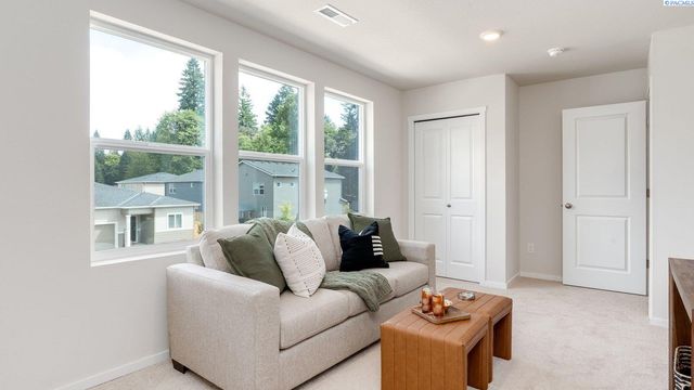 6433 Polar Dr, Pasco, WA 99301