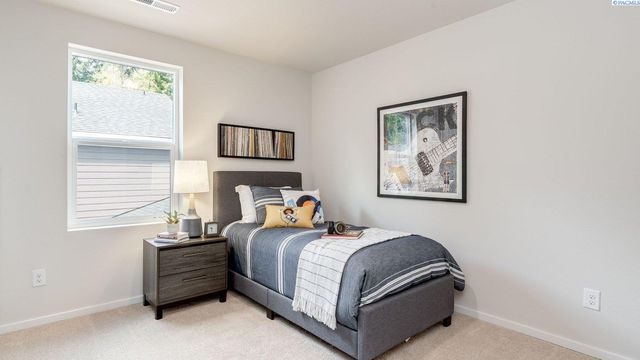 6433 Polar Dr, Pasco, WA 99301