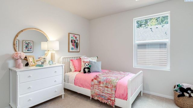 6433 Polar Dr, Pasco, WA 99301