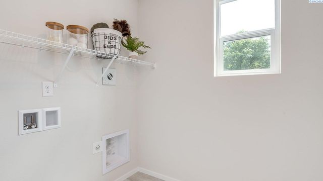 6433 Polar Dr, Pasco, WA 99301