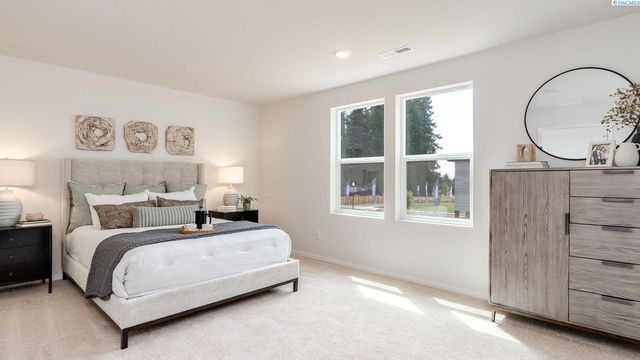 6433 Polar Dr, Pasco, WA 99301