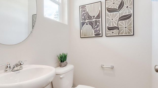 6433 Polar Dr, Pasco, WA 99301