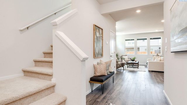 6433 Polar Dr, Pasco, WA 99301