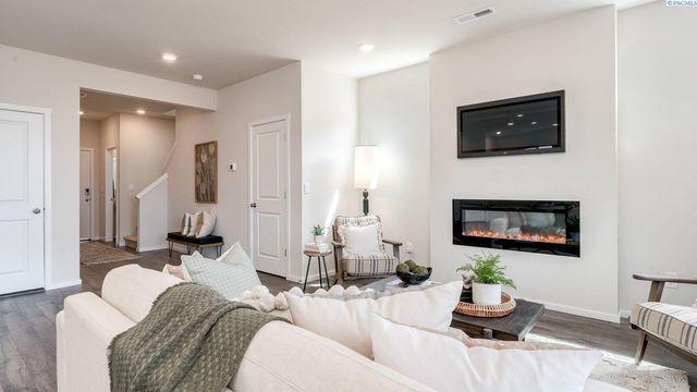 6433 Polar Dr, Pasco, WA 99301