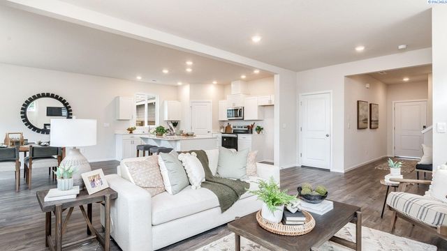 6433 Polar Dr, Pasco, WA 99301