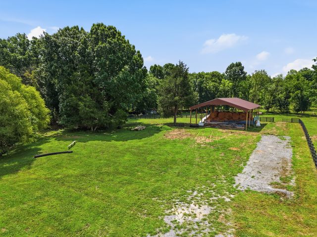 309 Pickle Rd, Shelbyville, TN 37160