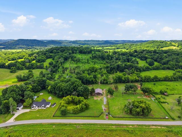 309 Pickle Rd, Shelbyville, TN 37160