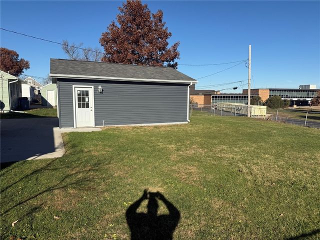 1253 20th Street SW, Cedar Rapids, IA 52404