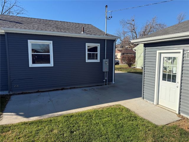 1253 20th Street SW, Cedar Rapids, IA 52404