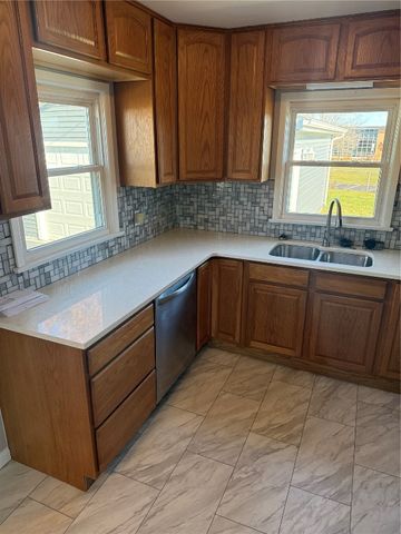 1253 20th Street SW, Cedar Rapids, IA 52404