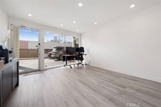 555 E 3rd, Long Beach, CA 90802