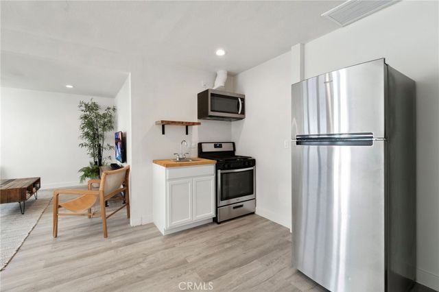 555 E 3rd, Long Beach, CA 90802