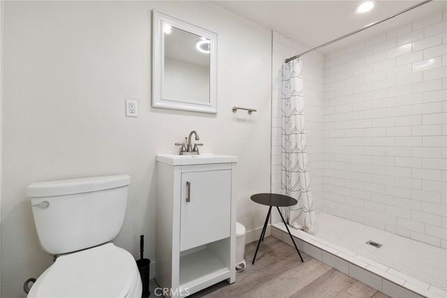 555 E 3rd, Long Beach, CA 90802