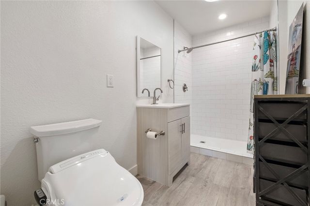 555 E 3rd, Long Beach, CA 90802