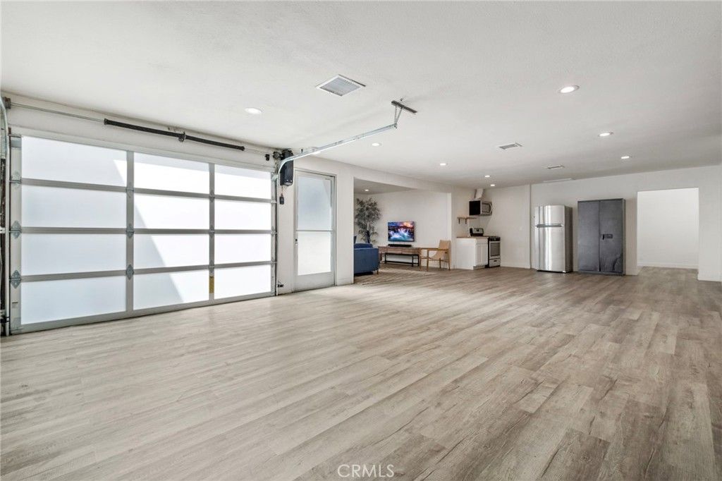 Image 12 of property listing at 555 E 3rd, Long Beach, CA 90802