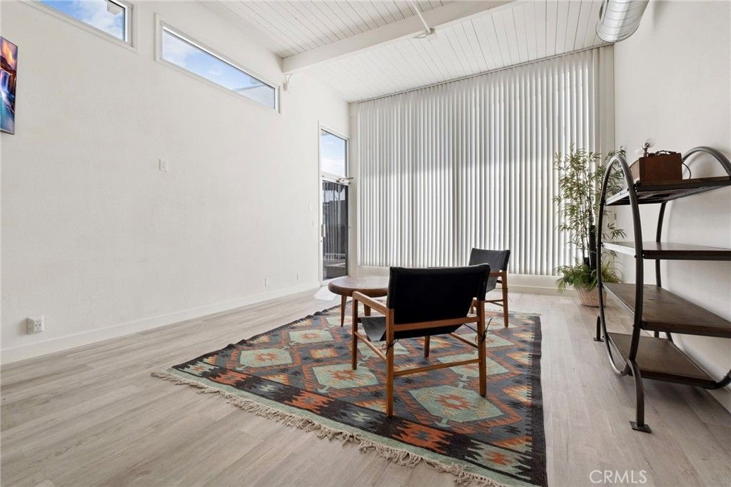 Image 5 of property listing at 555 E 3rd, Long Beach, CA 90802