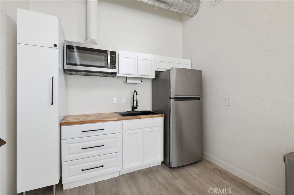 Image 6 of property listing at 555 E 3rd, Long Beach, CA 90802