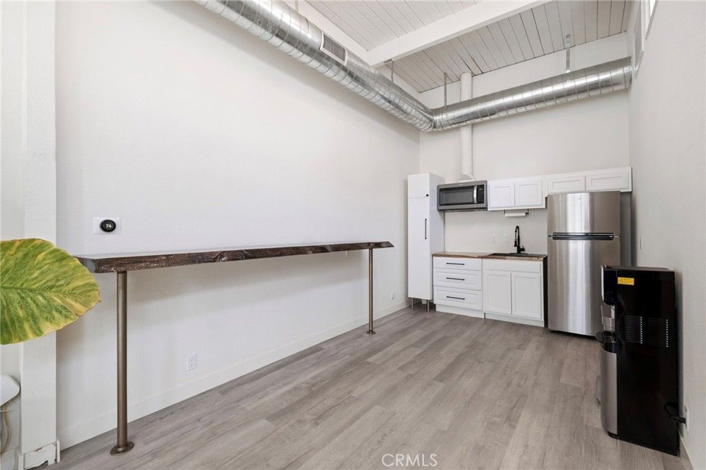 Image 7 of property listing at 555 E 3rd, Long Beach, CA 90802