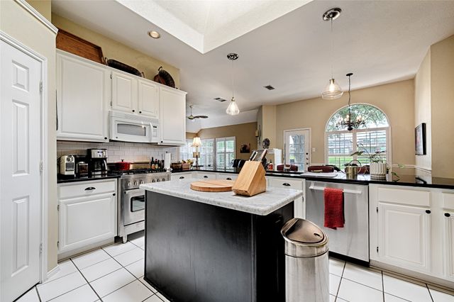 10013 White Lane, Irving, TX 75063
