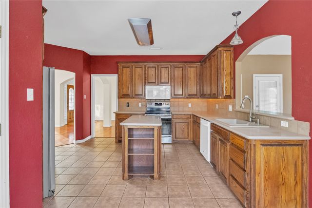 706 Meadowview, Cleburne, TX 76033