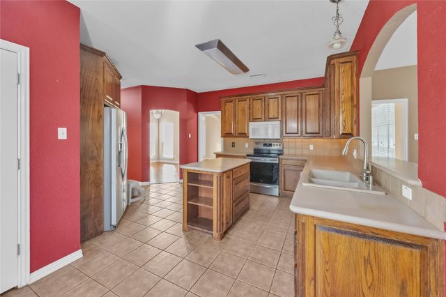 706 Meadowview, Cleburne, TX 76033