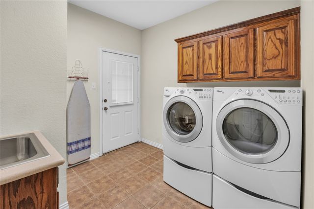 706 Meadowview, Cleburne, TX 76033