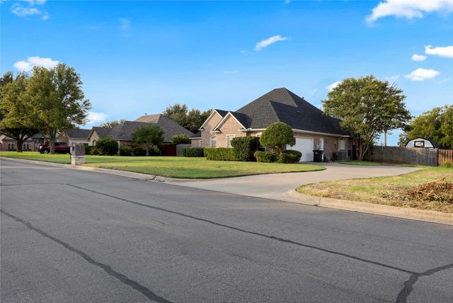 706 Meadowview, Cleburne, TX 76033