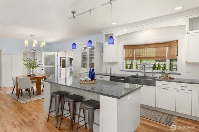 1854 Commodore Lane NW, Bainbridge Island, WA 98110