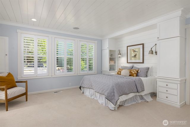 1854 Commodore Lane NW, Bainbridge Island, WA 98110