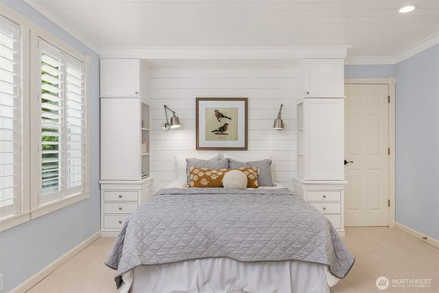 1854 Commodore Lane NW, Bainbridge Island, WA 98110