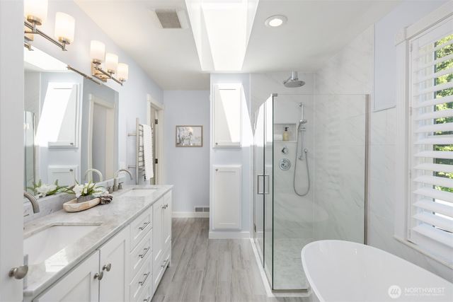 1854 Commodore Lane NW, Bainbridge Island, WA 98110