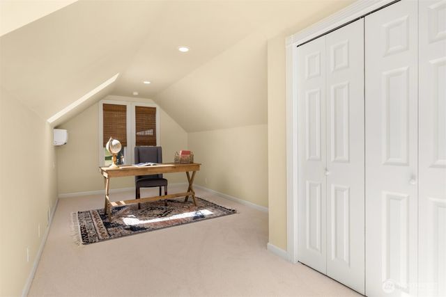 1854 Commodore Lane NW, Bainbridge Island, WA 98110