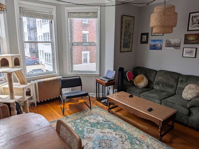 4 Commonwealth Ct 9, Boston, MA 02135
