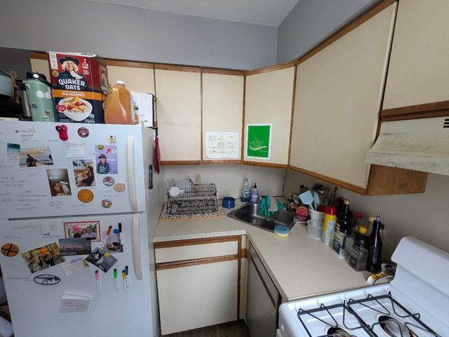 4 Commonwealth Ct 9, Boston, MA 02135