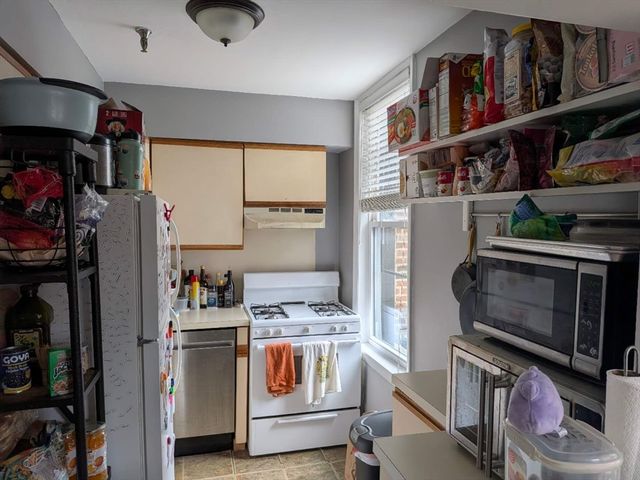 4 Commonwealth Ct 9, Boston, MA 02135