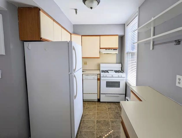 4 Commonwealth Ct 9, Boston, MA 02135