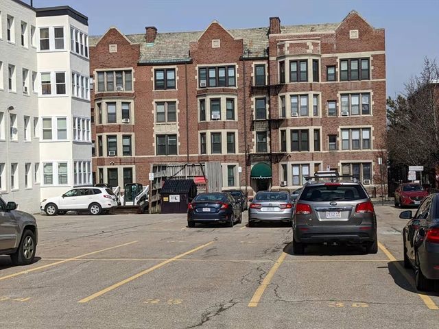 4 Commonwealth Ct 9, Boston, MA 02135