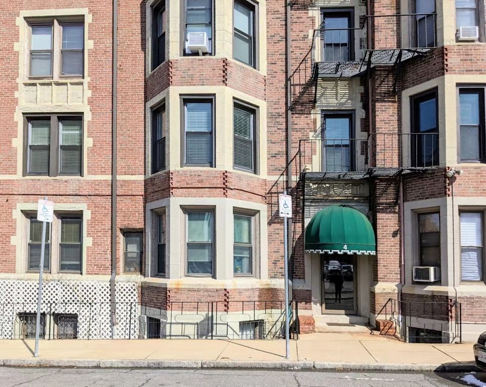 4 Commonwealth Ct 9, Boston, MA 02135