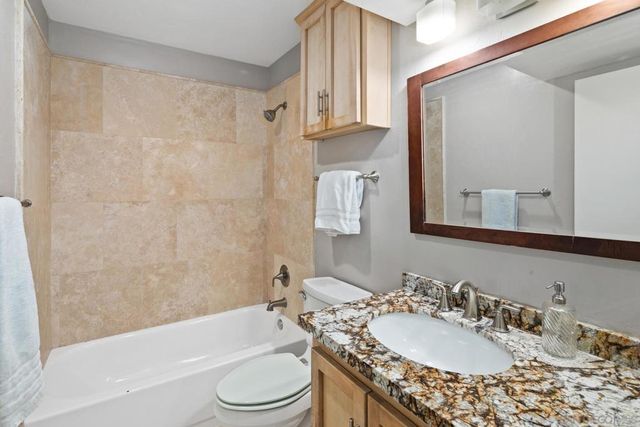 5704 Baltimore Dr 320, La Mesa, CA 91942